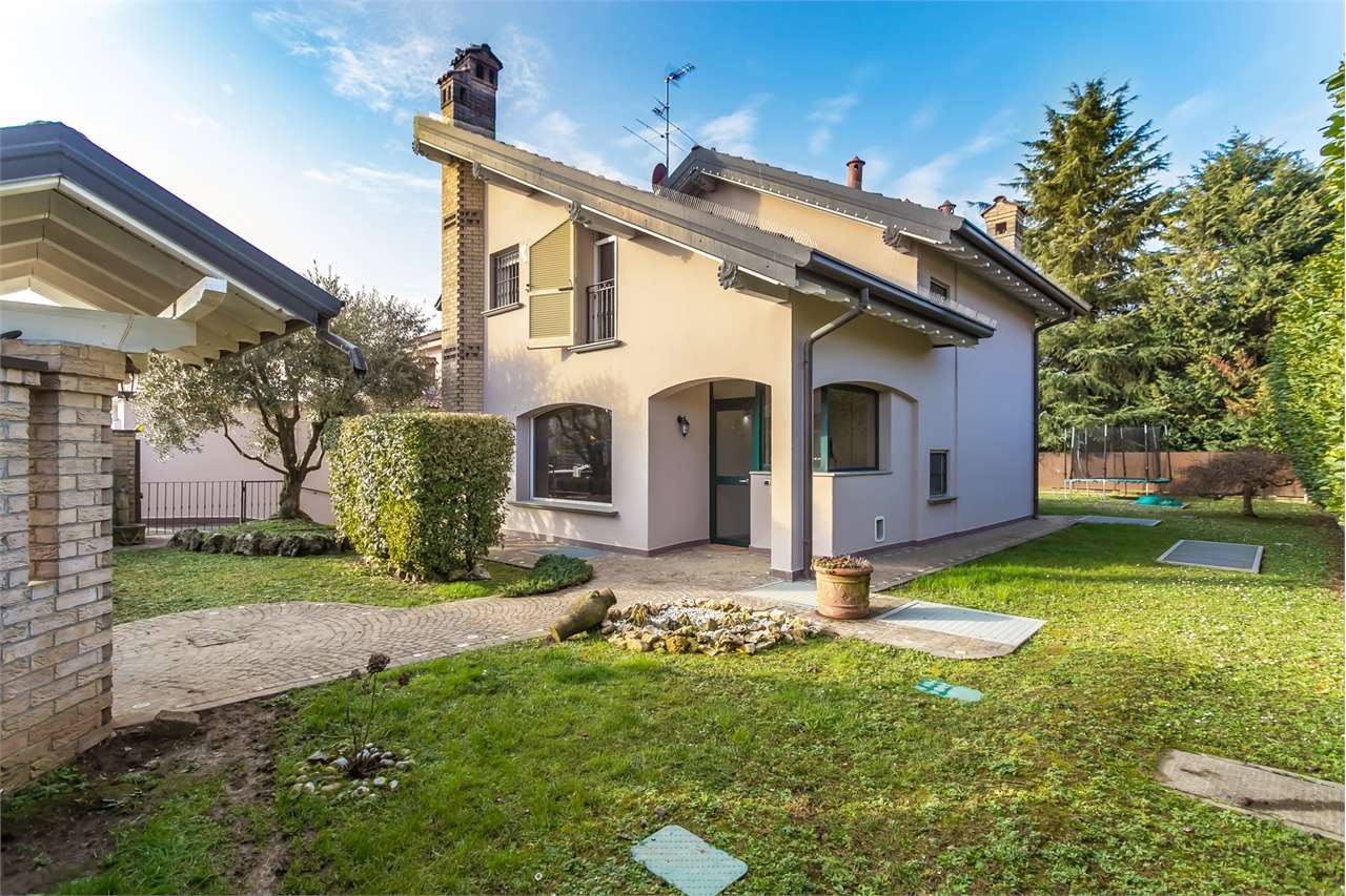 VENDITA Villa, Busnago, 450.000 Euro