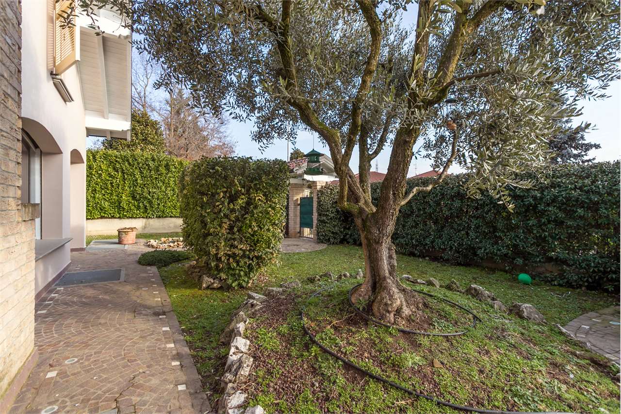 VENDITA Villa, Busnago, 450.000 Euro