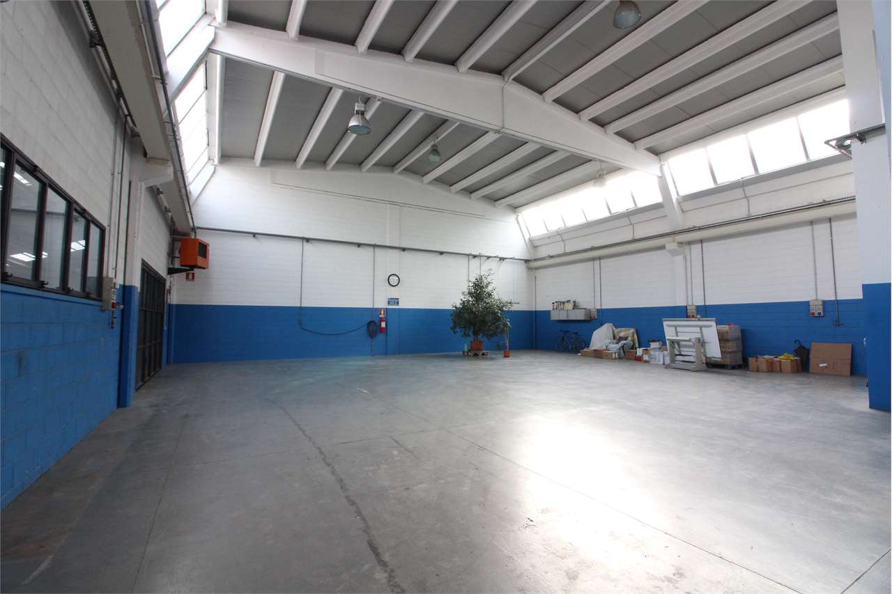 AFFITTO Capannone, Verderio, 3.333 Euro