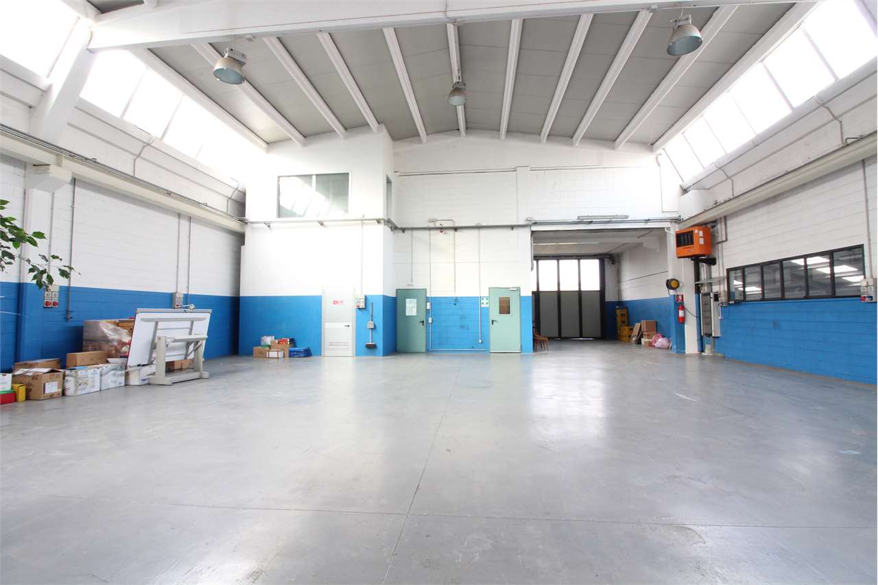 AFFITTO Capannone, Verderio, 3.333 Euro