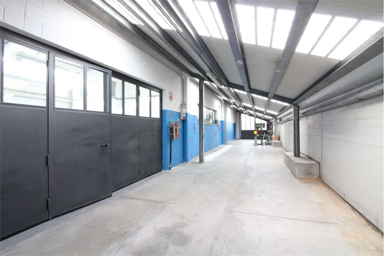 AFFITTO Capannone, Verderio, 3.333 Euro