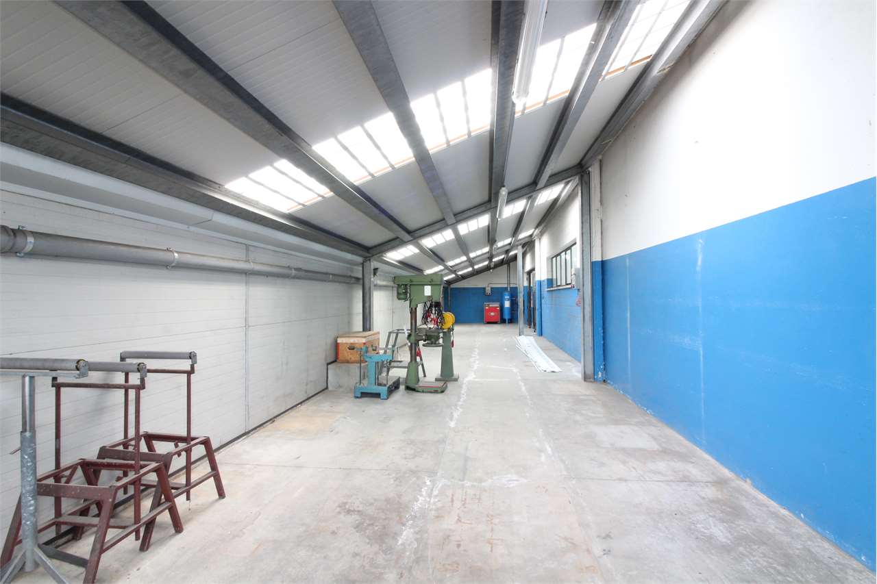 AFFITTO Capannone, Verderio, 3.333 Euro