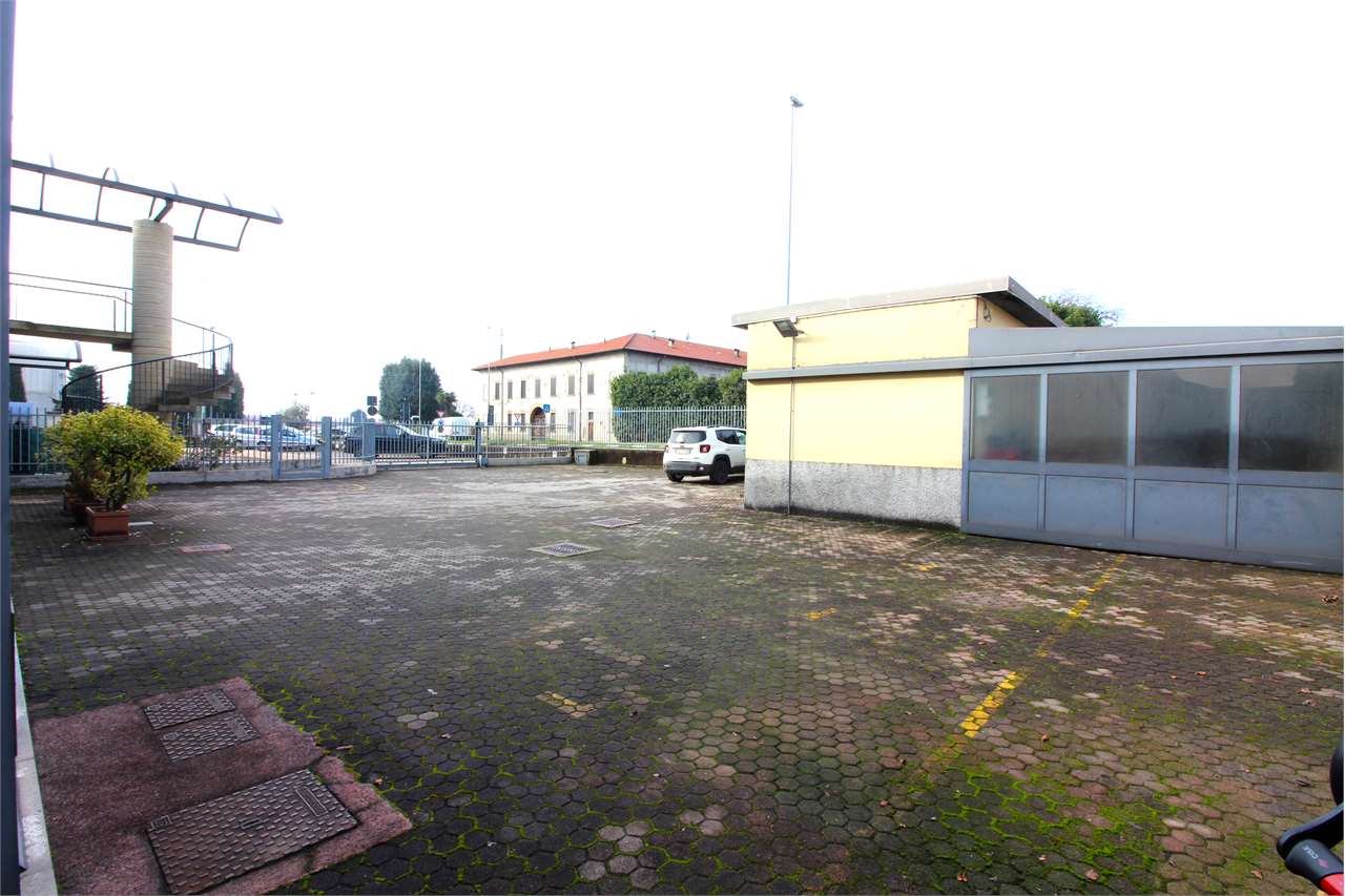 AFFITTO Capannone, Verderio, 3.333 Euro