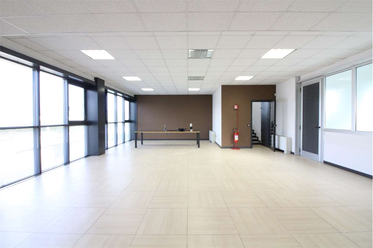 AFFITTO Capannone, Verderio, 3.333 Euro