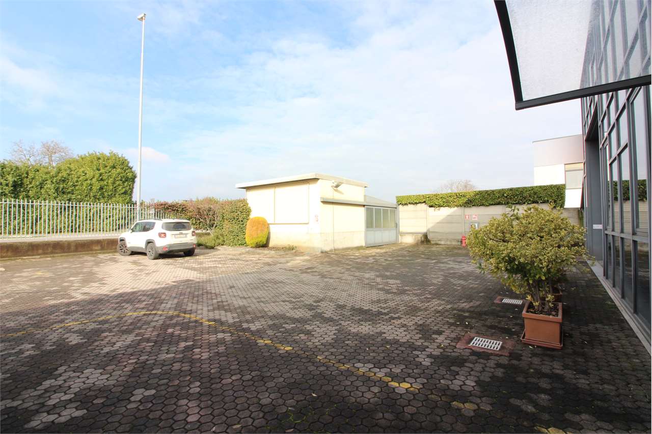 AFFITTO Capannone, Verderio, 3.333 Euro