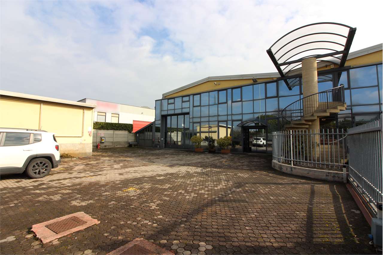 AFFITTO Capannone, Verderio, 3.333 Euro