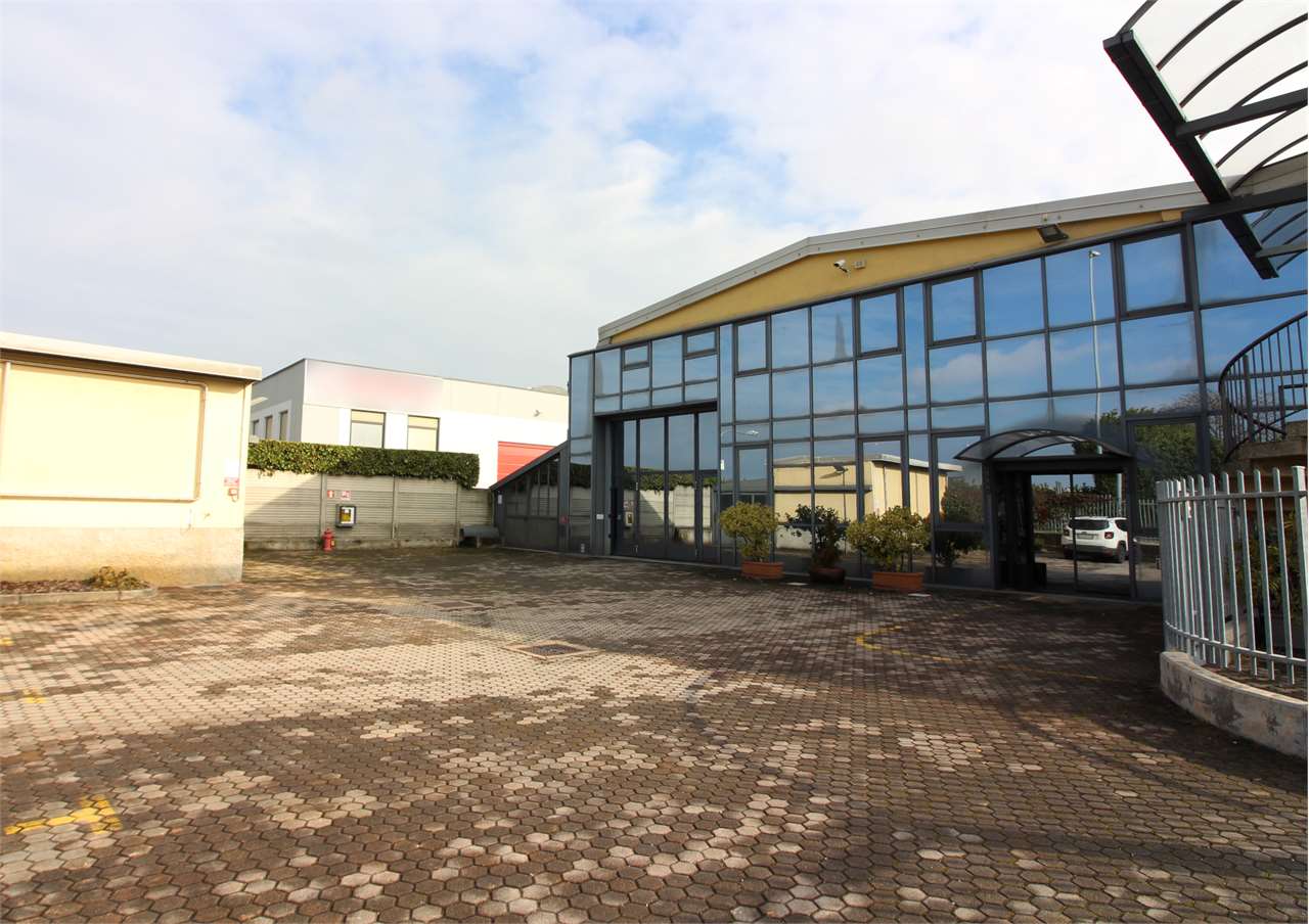 AFFITTO Capannone, Verderio, 3.333 Euro