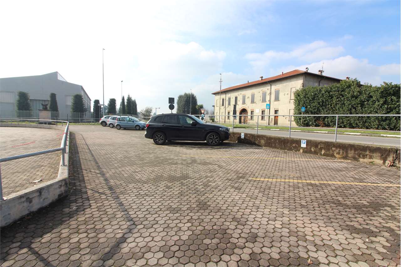 AFFITTO Capannone, Verderio, 3.333 Euro
