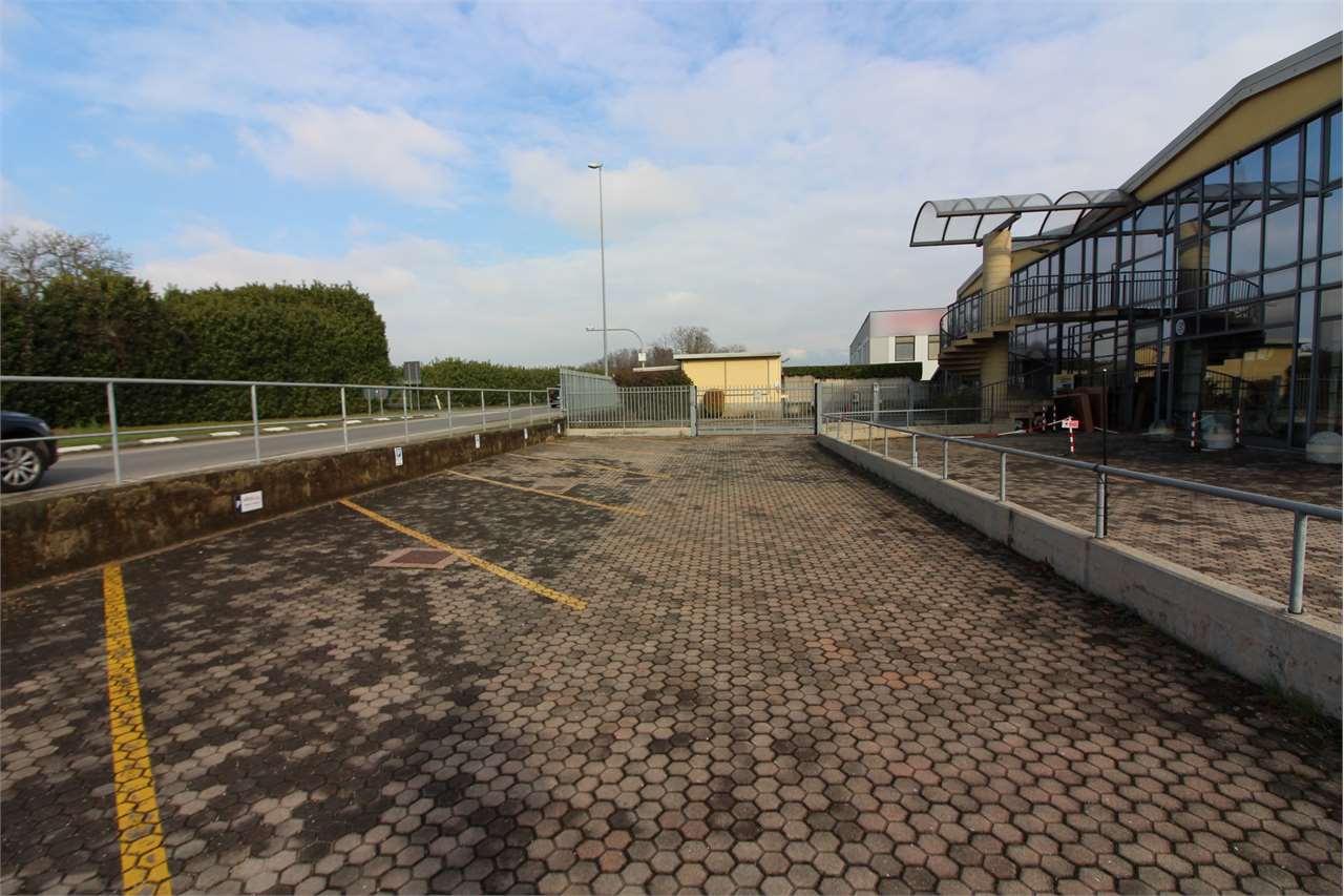 AFFITTO Capannone, Verderio, 3.333 Euro