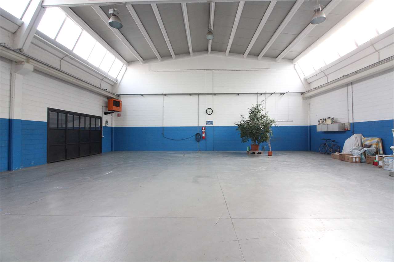 AFFITTO Capannone, Verderio, 3.333 Euro