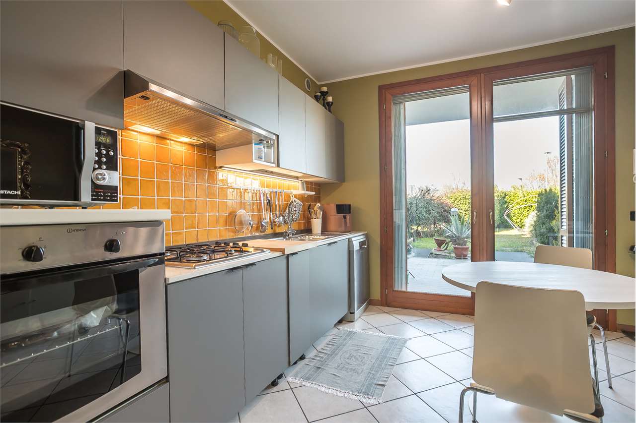 VENDITA 2 Locali, Trezzano Rosa, 147.000 Euro