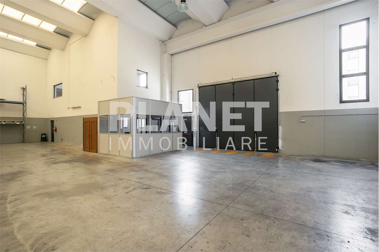 AFFITTO Capannone, Bernareggio, 3.750 Euro