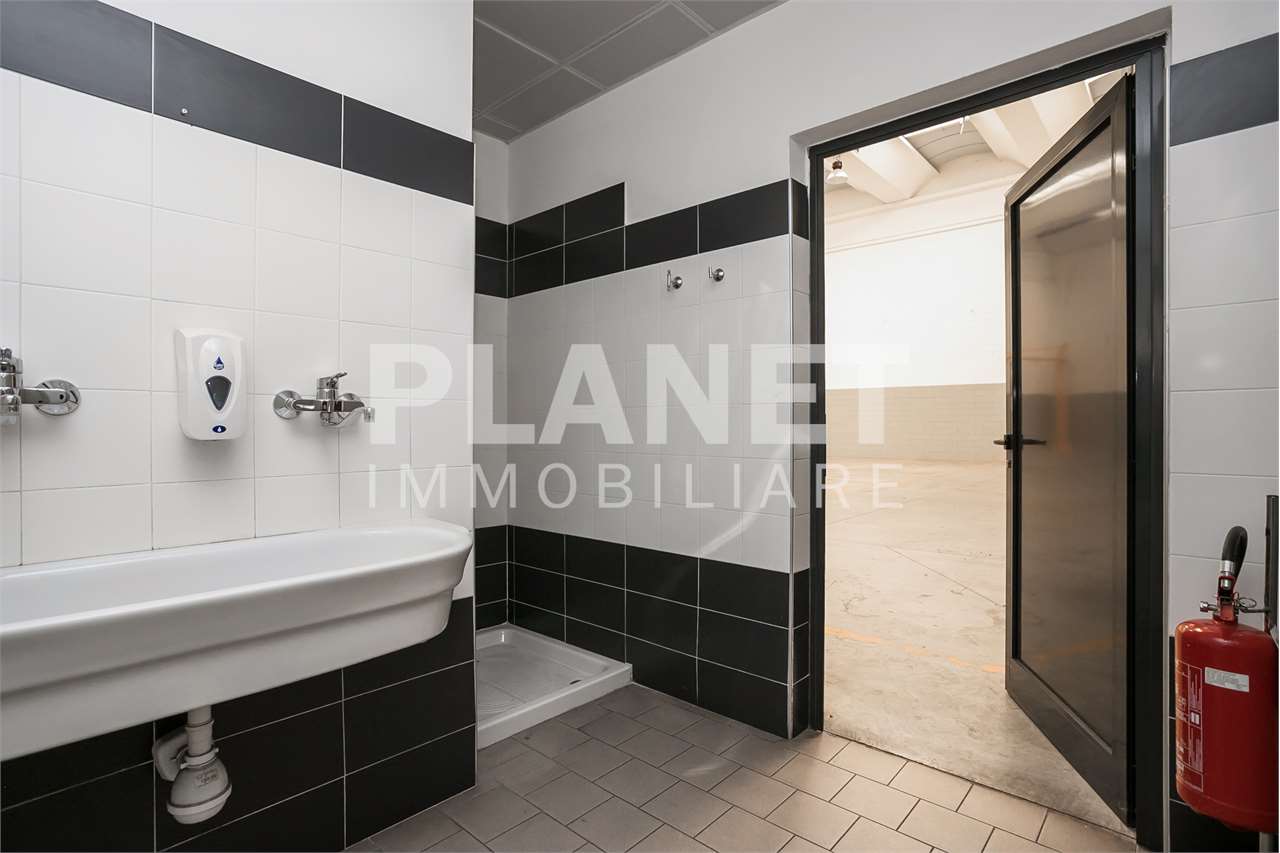 AFFITTO Capannone, Bernareggio, 3.750 Euro