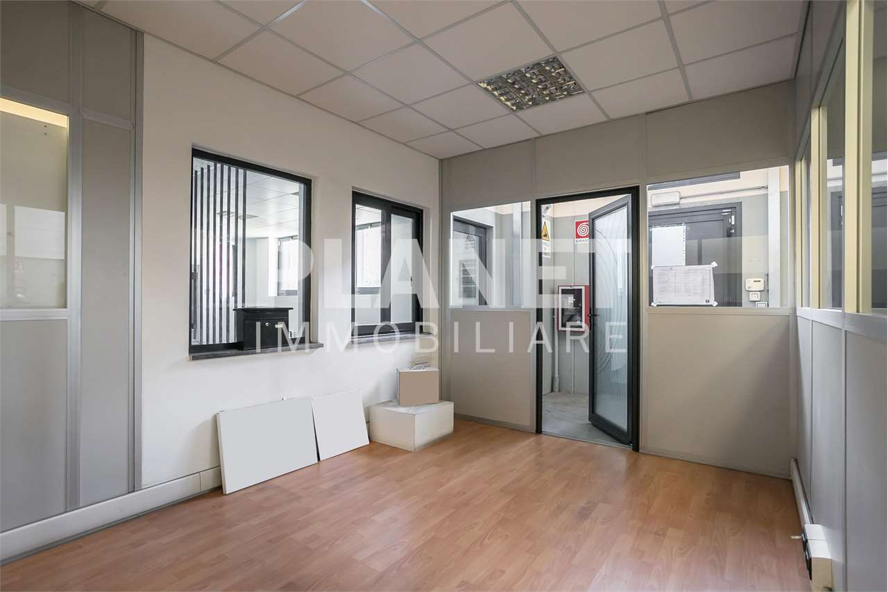 AFFITTO Capannone, Bernareggio, 3.750 Euro