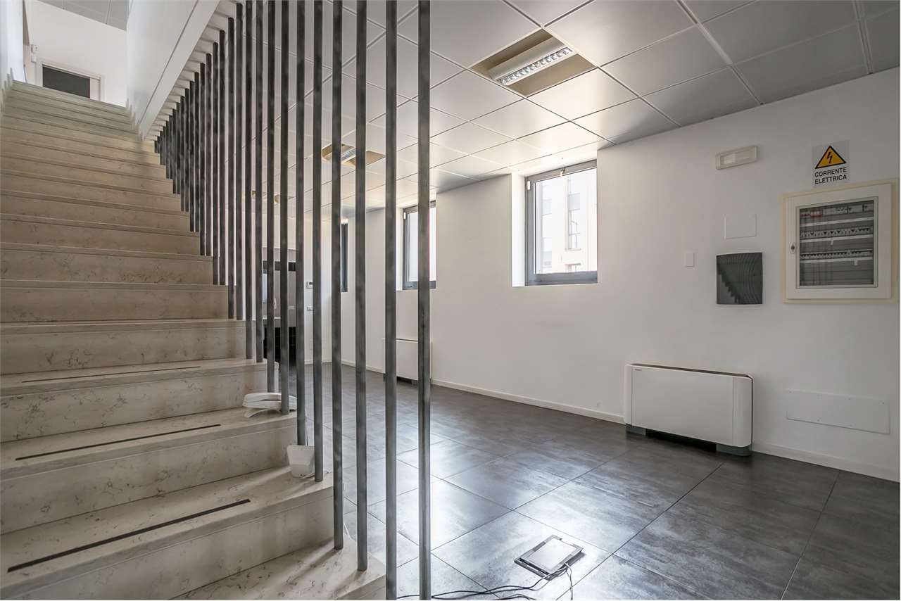 AFFITTO Capannone, Bernareggio, 3.750 Euro