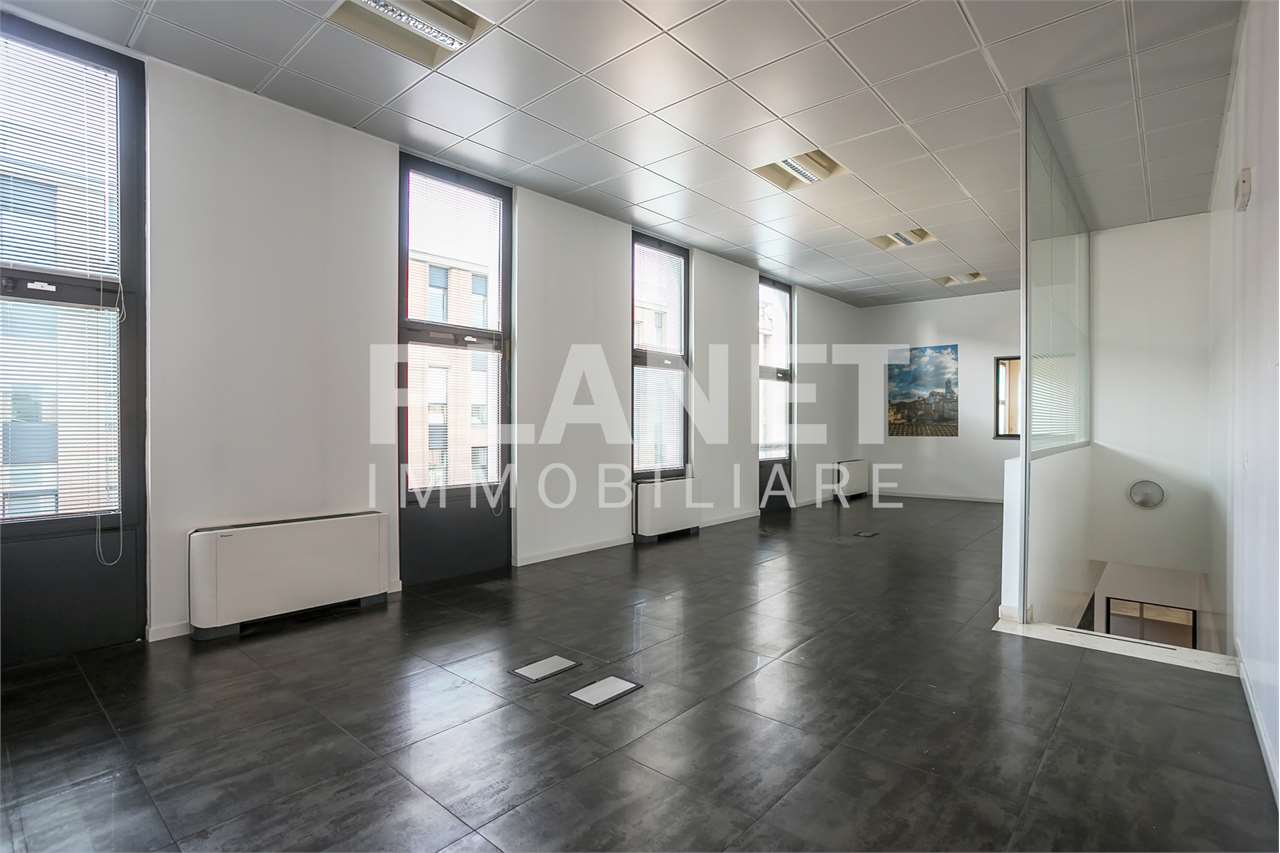 AFFITTO Capannone, Bernareggio, 3.750 Euro