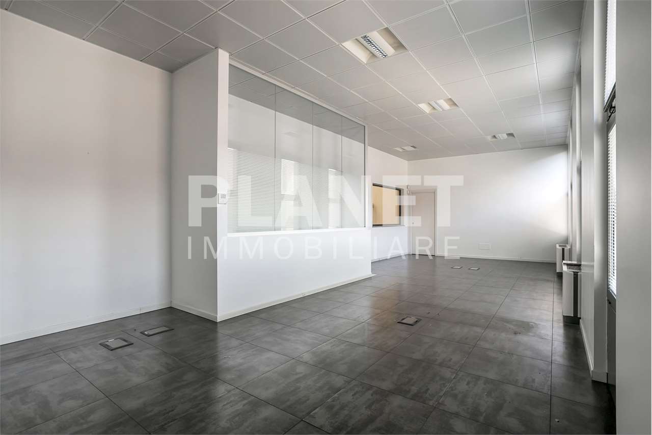 AFFITTO Capannone, Bernareggio, 3.750 Euro