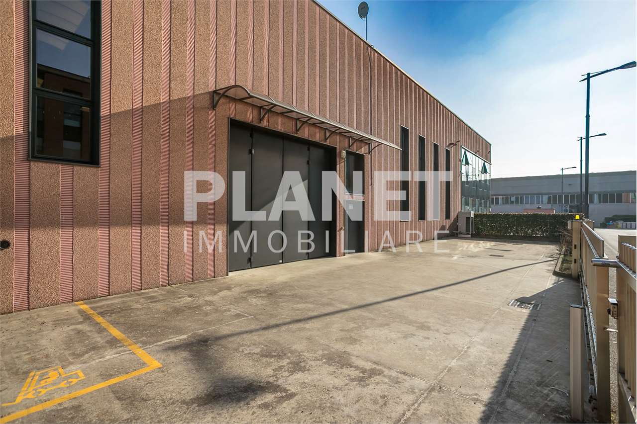 AFFITTO Capannone, Bernareggio, 3.750 Euro