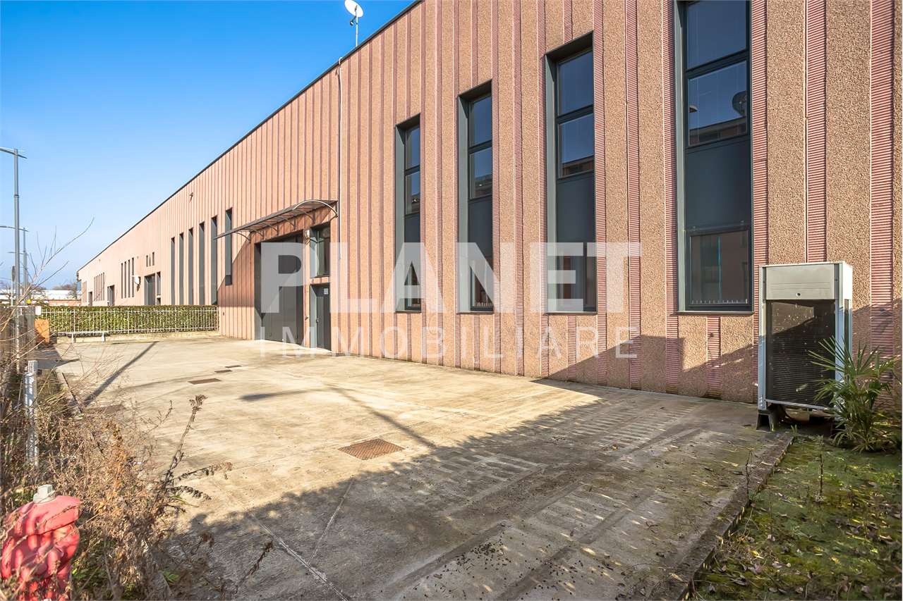 AFFITTO Capannone, Bernareggio, 3.750 Euro