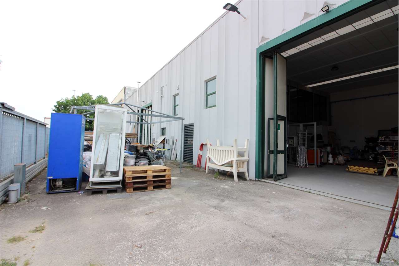 VENDITA Capannone, Roncello, 245.000 Euro