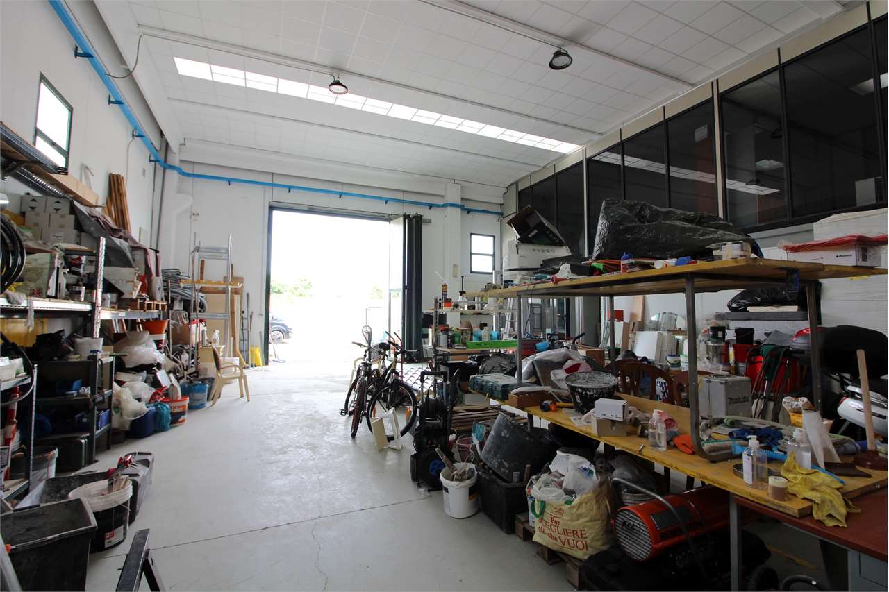 VENDITA Capannone, Roncello, 245.000 Euro
