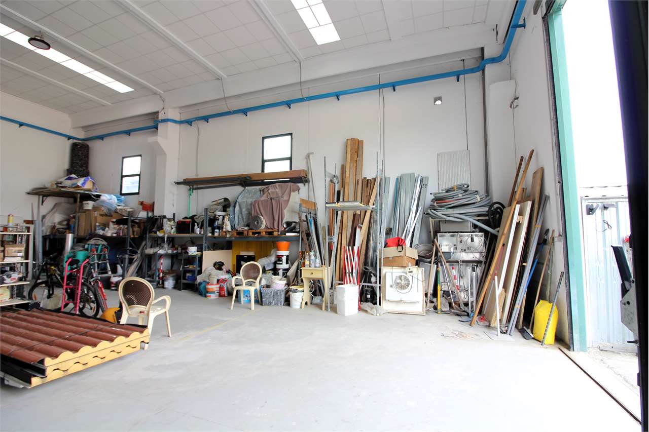 VENDITA Capannone, Roncello, 245.000 Euro