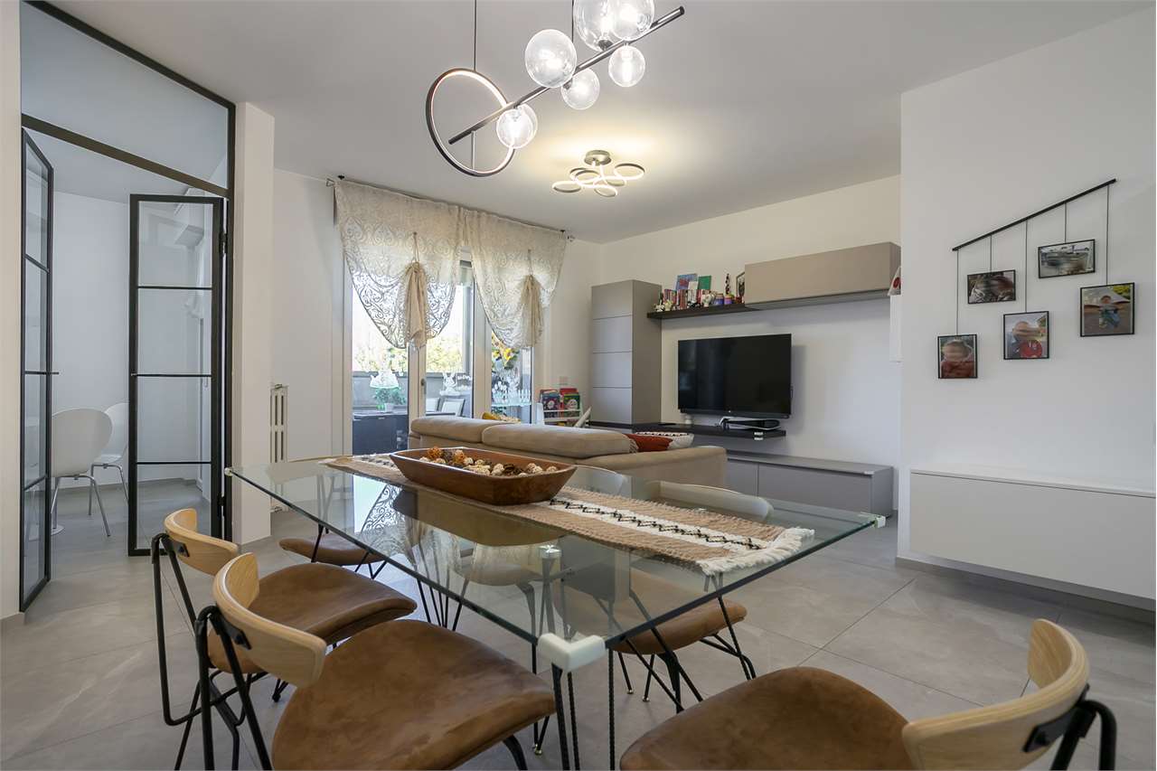 VENDITA 3 Locali, Milano, 586.000 Euro