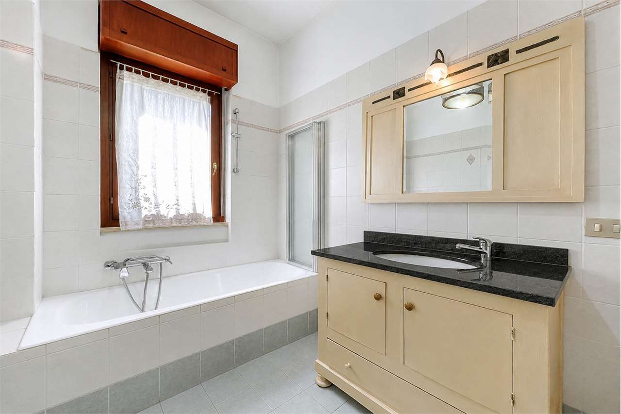 VENDITA 3 Locali, Monza, 398.000 Euro