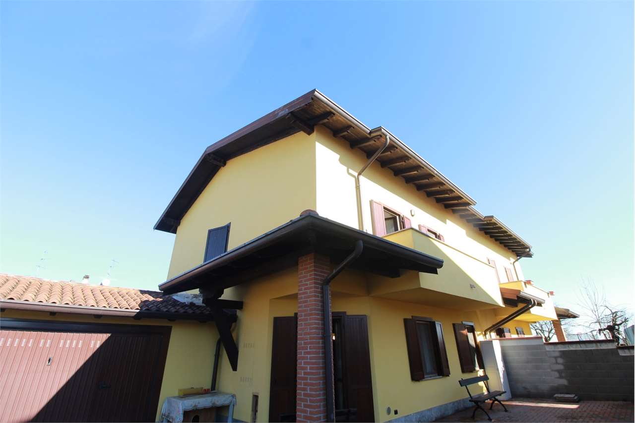 Fotografia Villa bifamiliare piccola 1