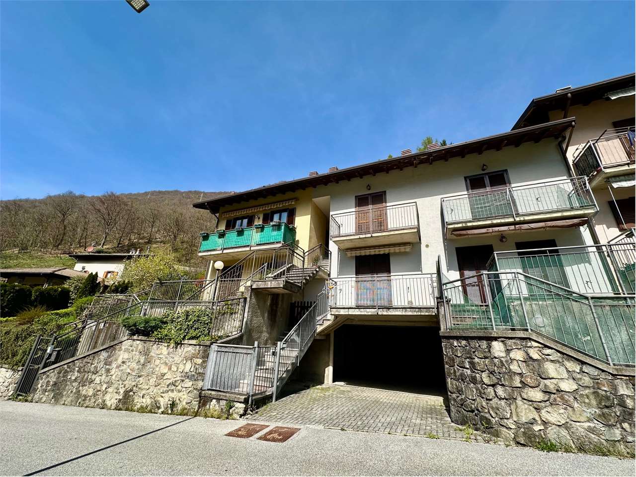 Appartamento in vendita a Primaluna (LC)