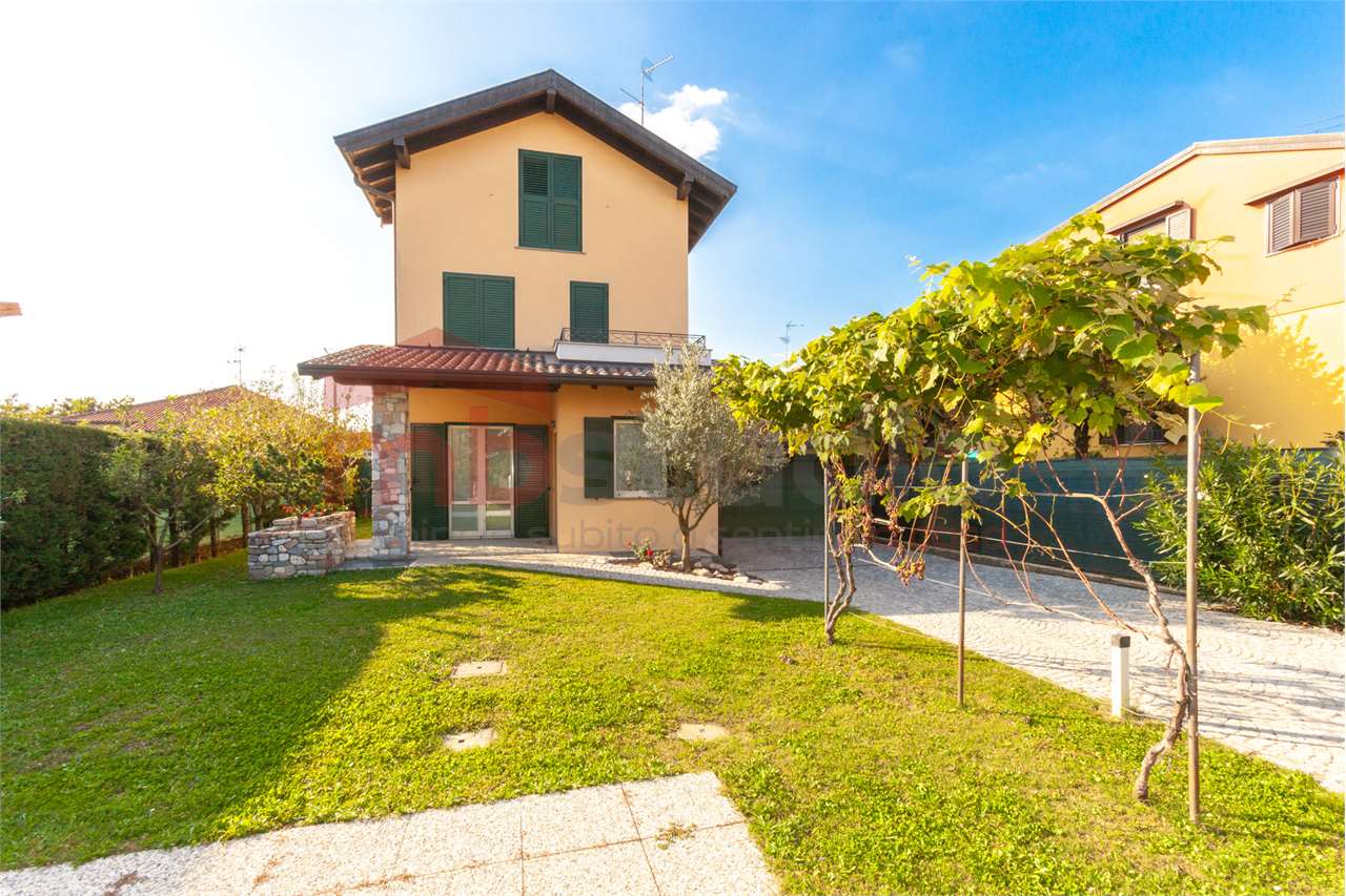 Vendita Villa unifamiliare Casa/Villa Carbonate Via Damiano Chiesa   452847
