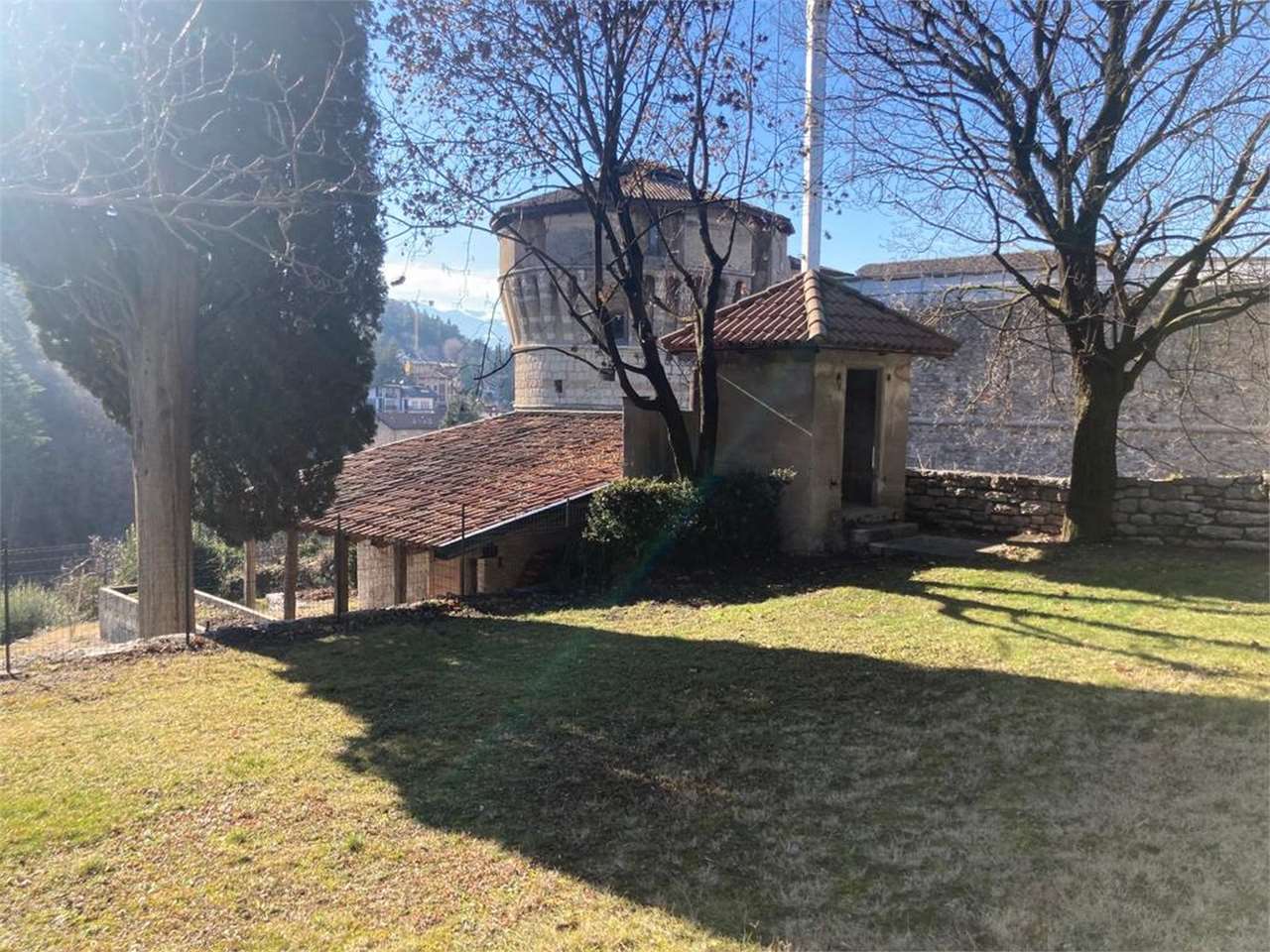Foto villa indipendente in vendita a Rovereto (Trento)