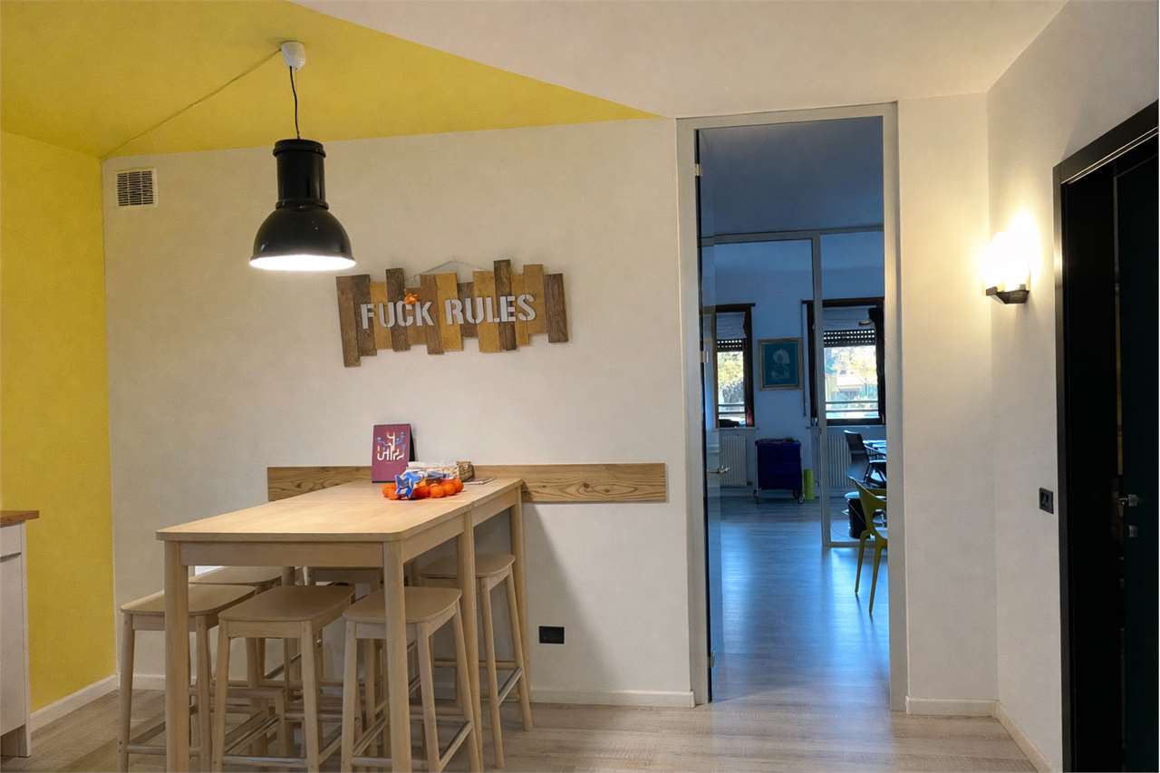 Foto ufficio in vendita a Trento (Trento)