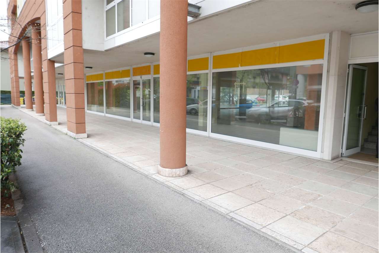 Foto attivitã commerciale in vendita a Trento (Trento)