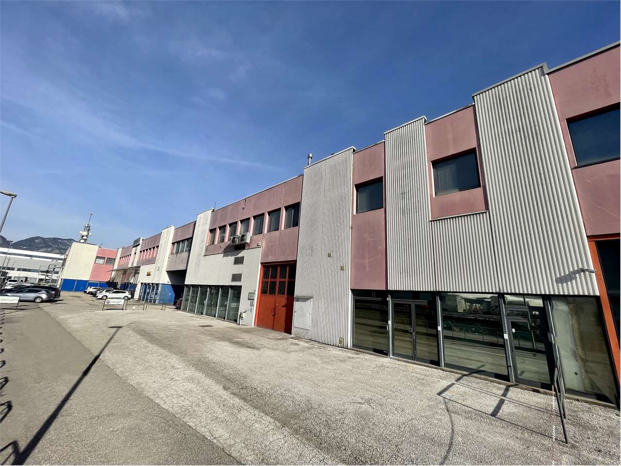 Foto magazzino/capannone in vendita a Trento (Trento)