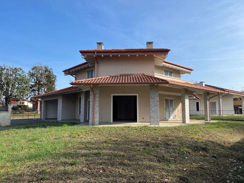 Villa in vendita a Borgomanero (NO)