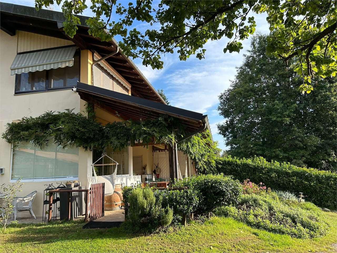 Porzione di casa in vendita a Varallo Pombia (NO)