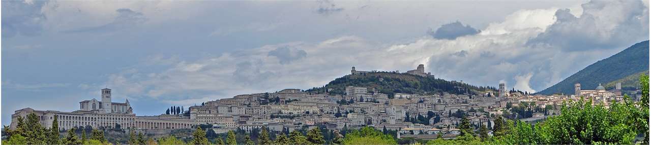 Vendesi villetta con panorama mozzafiato su Assisi