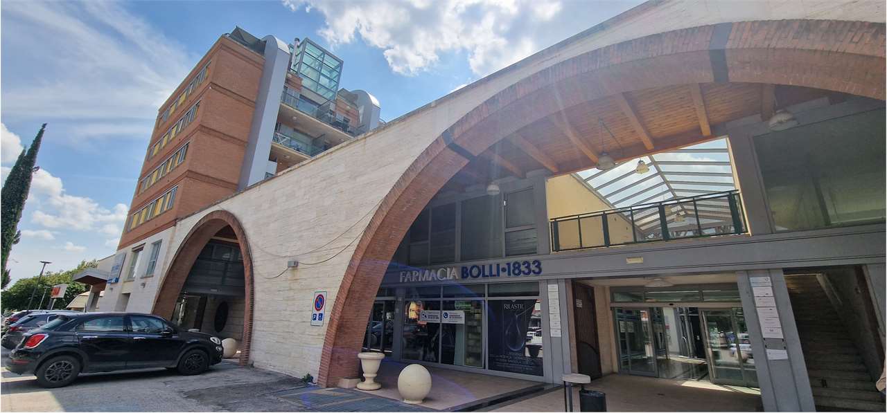 Attività commerciale in affitto a Ponte Felcino, Perugia (PG)