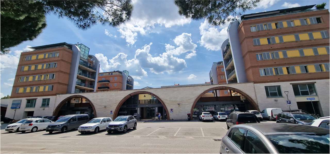 Attività commerciale in affitto a Ponte Felcino, Perugia (PG)