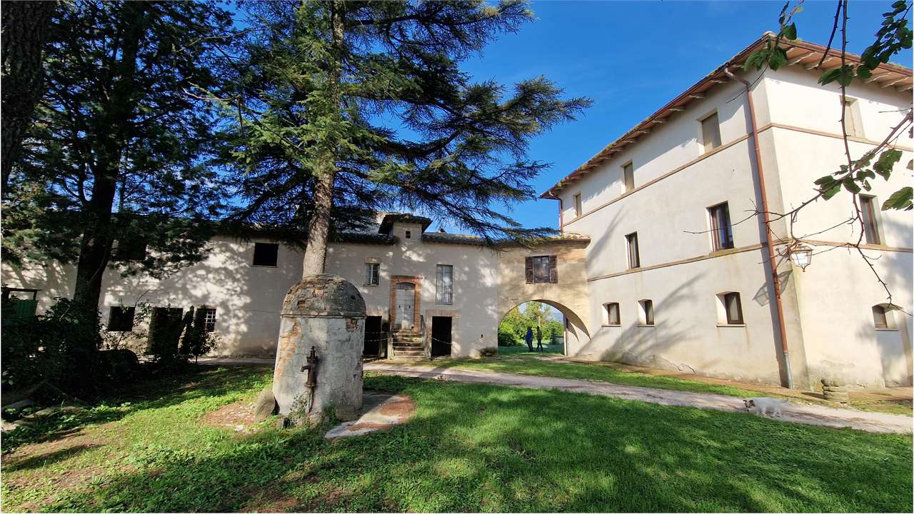 Marsciano Casale padronale parzialmente ristrutturato Umbria
