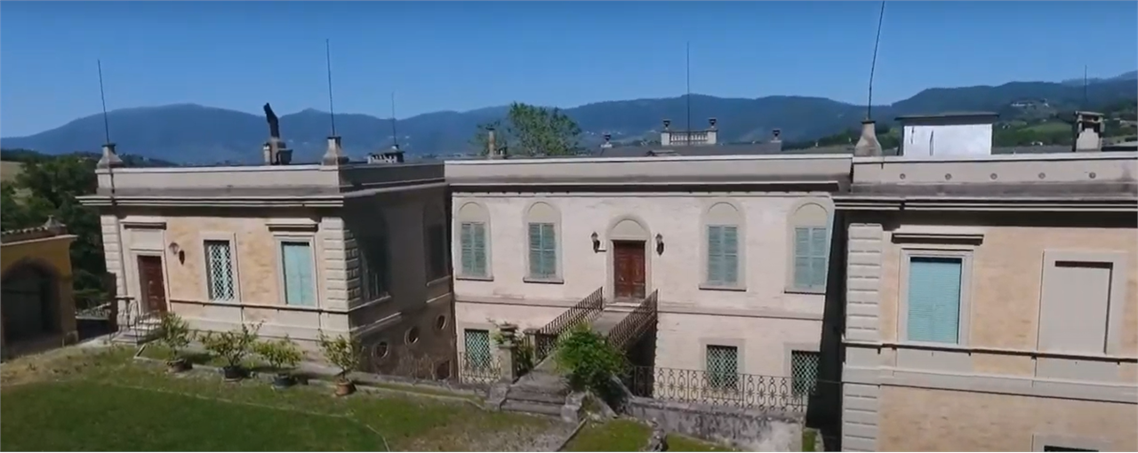 Spoleto ITALIA – UMBRIA VILLA STORICA CON PARCO DI 43 ha