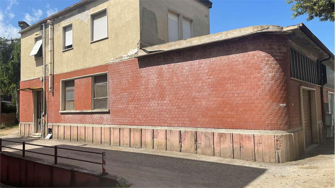 Negozio in vendita a Ponte Felcino, Perugia (PG)