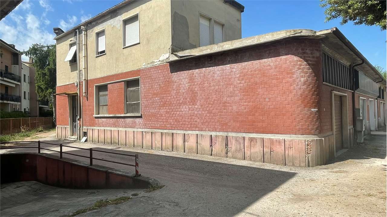 Negozio in vendita a Ponte Felcino, Perugia (PG)