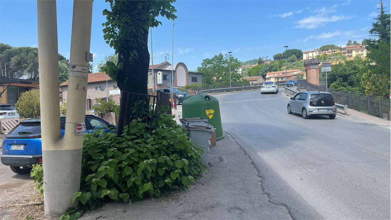Negozio in vendita a Ponte Felcino, Perugia (PG)