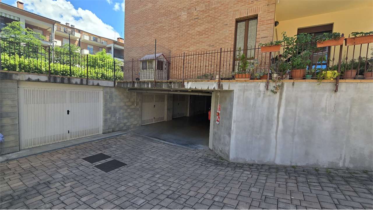 Perugia Garage in vendita in via Tuscania