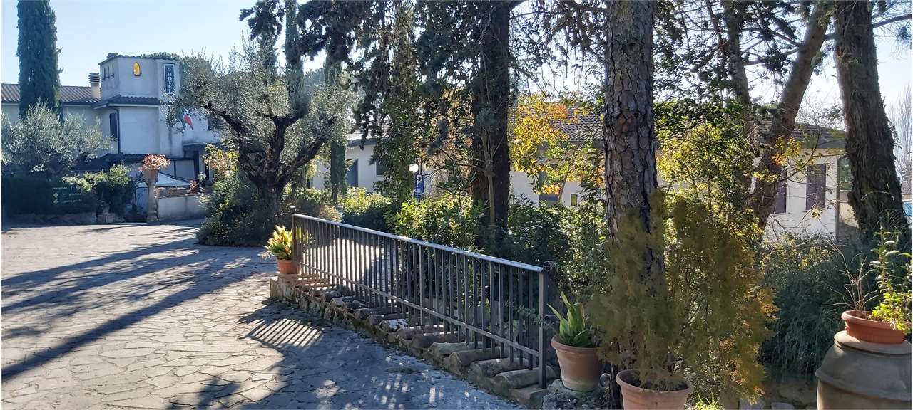 Albergo/Hotel in vendita a Magione (PG)