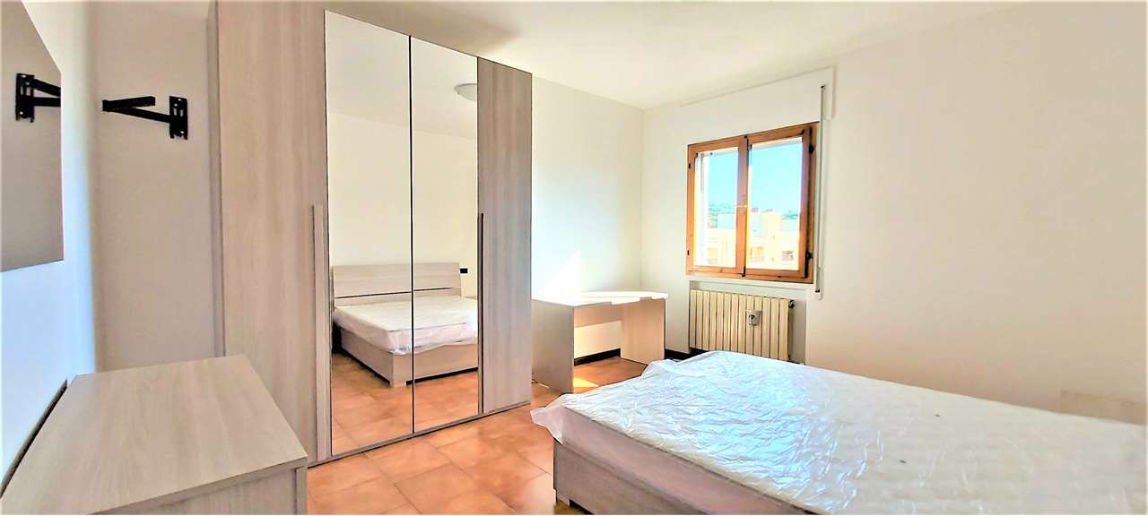 Perugia Stanze in appartamento con bagno privato. 