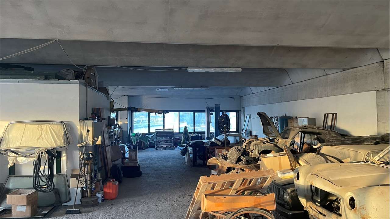 Foligno Carrozzeria in vendita 