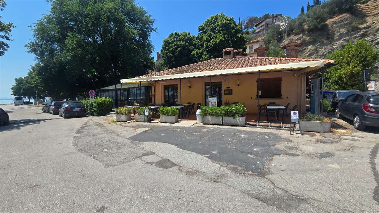 Passignano sul Trasimeno Vendesi Immobile zona centrale vista Lago 